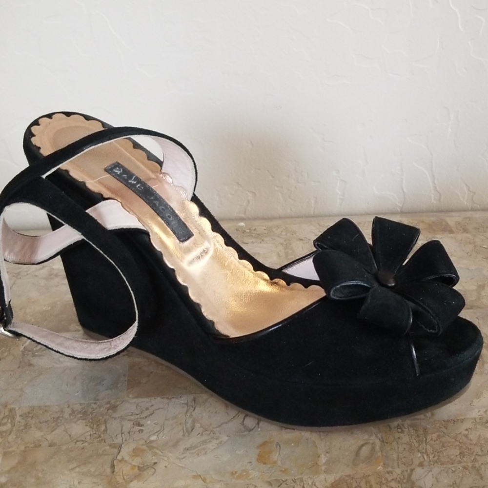 Authentic Marc Jacobs Black Velvet Daisy Wedges
